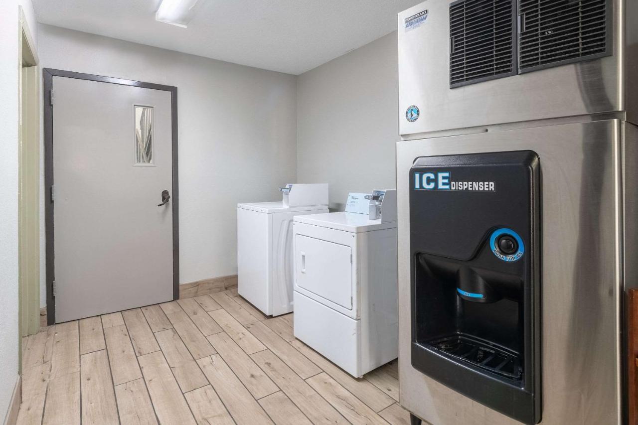 Quality Inn Кливленд Экстерьер фото