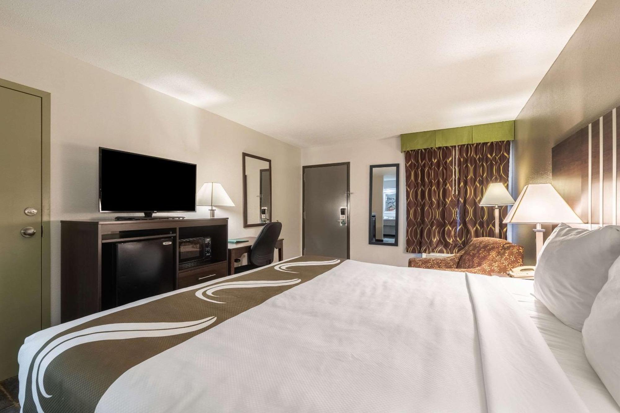 Quality Inn Кливленд Экстерьер фото