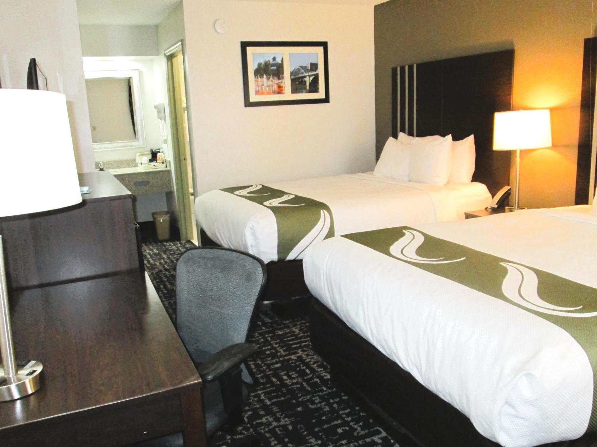 Quality Inn Кливленд Экстерьер фото